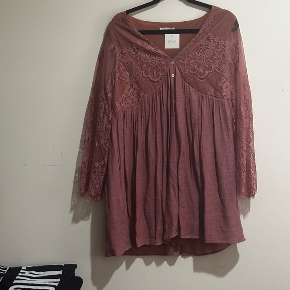 Lace Detail Burgundy dress - Picture 2 of 4